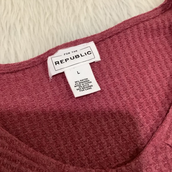 For the republic women’s lightweight red knit long sleeves top size large - Picture 2 of 4